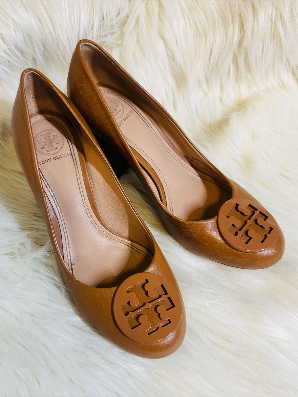 Tory Burch Cognac Leather Logo Round-Toe Pump